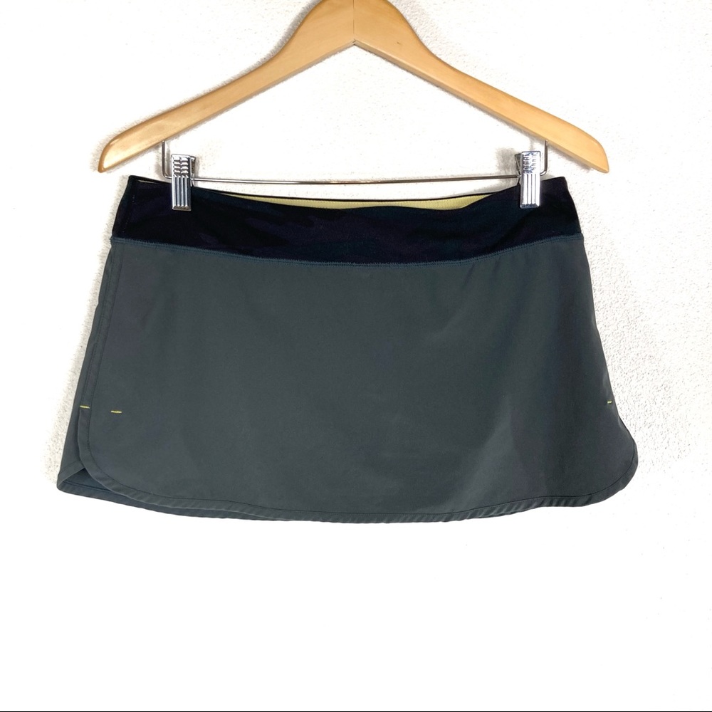 Lululemon‎ Gray Skirt Wet Dry Warm Camo Band Women’s Sz 6 8